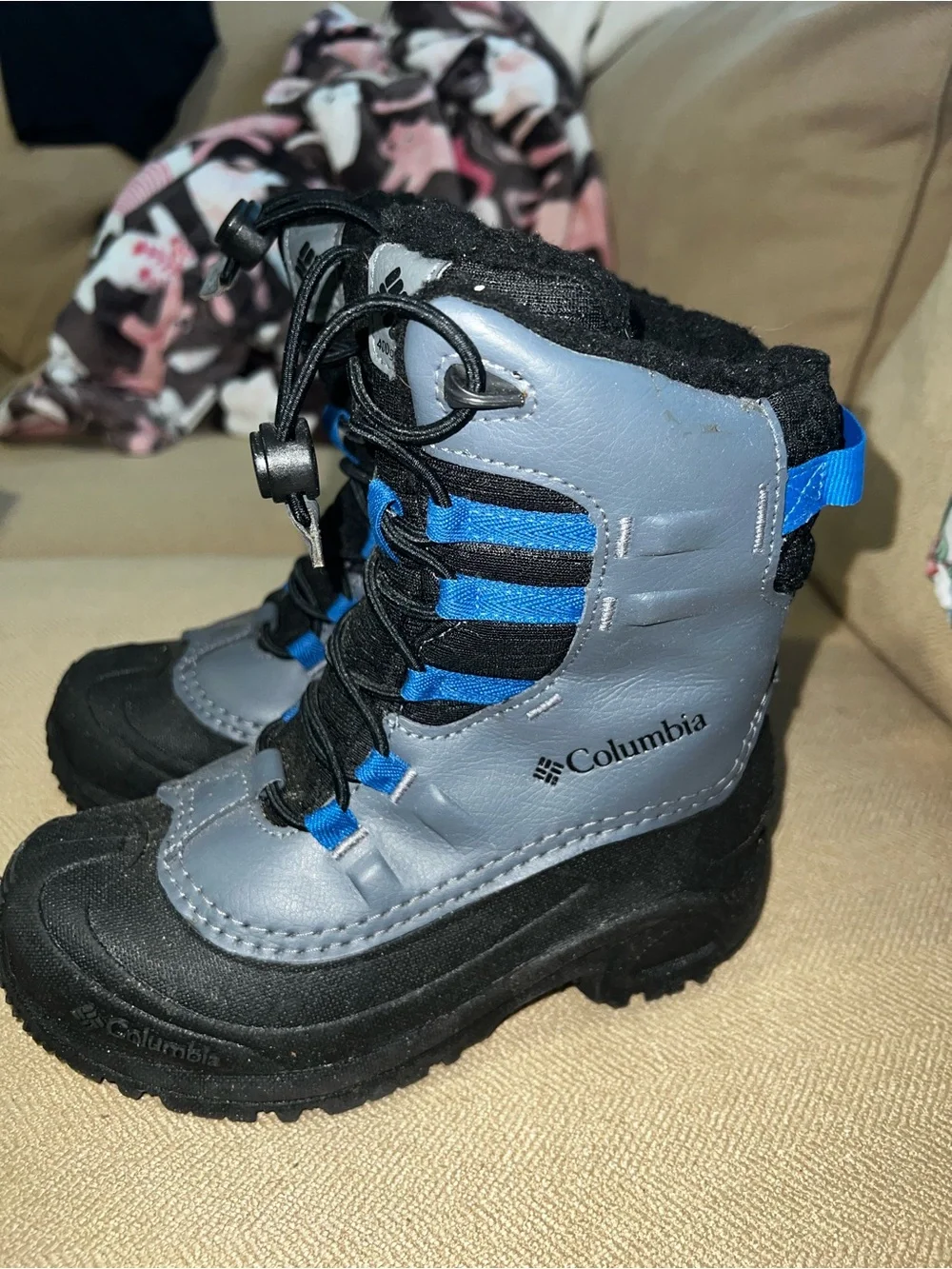 NWT Columbia Kids' Bugaboo Gray & Black Omni-Heat Winter Boots with Blue Accents